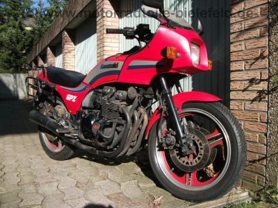 Kawasaki_GPz_550_UT_rot_GIVI_Gepaecktraeger_Koffertraeger_-_Z_ZX_KZ_GPz_400_500_550_750_A_B_UT_GP_LTD_58.jpg