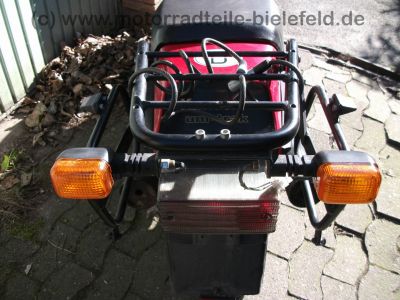 Kawasaki_GPz_550_UT_rot_GIVI_Gepaecktraeger_Koffertraeger_-_Z_ZX_KZ_GPz_400_500_550_750_A_B_UT_GP_LTD_77.jpg