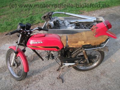 Honda_CB_125_T_Twin_Speiche_rot_teilzerlegt_-_wie_CB_CM_125_185_250_K_T_Twin_C_5.jpg