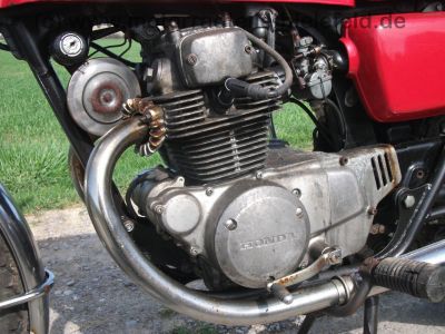 Honda_CB_200_Twin_feuerwehrrot_Speiche_-_wie_CB_CM_CJ_125_185_250_350_360_K_G_T_Twin_C_26.jpg