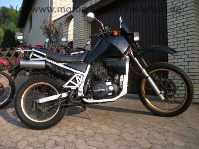 Honda_XLV_750_R_RD01_-_5x_Kardan_Enduro_HRC_blau_rot_schwarz_6.jpg