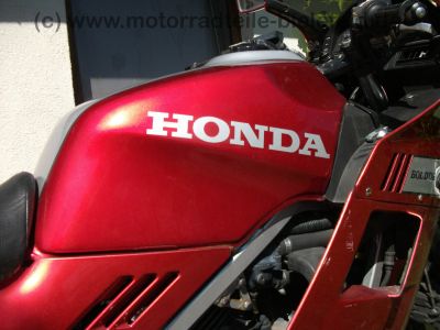 Honda_VF_1000_F2_Bol_dOr_SC15_rot-silber_V4_wie_VF_400_500_700_750_1100_F_F2_C_S_R_SC16_104.jpg