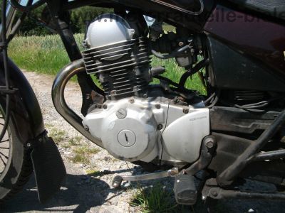 Yamaha_SR_125_SE_10F_weinrot_Gepaecktraeger_Topcase_2__Motor_-_wie_SR_XT_125_250_20.jpg