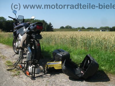 Yamaha_TDM_850_3VD_blau_Crash_original_Koffersystem_Koffer_Koffertraeger_Gepaecktraeger_Hepco_und_Becker_Hecktraeger_2.jpg