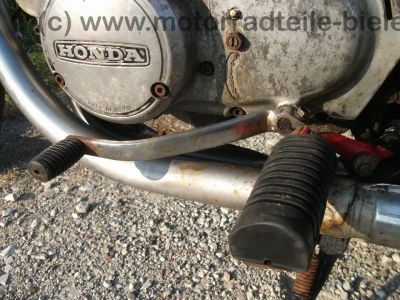 Honda_CB_250_G_schwarz-rot_wie_CB_CJ_250_350_360_G_K_T_35.jpg