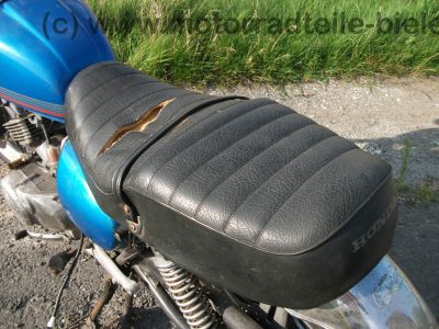 Honda_CB_400_T_blau_orig__Auspuff_HM_413_414_Gepaecktraeger_-_wie_CB_CM_250_400_450_T_N_48.jpg