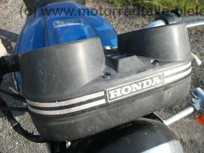 Honda_CB_400_T_blau_orig__Auspuff_HM_413_414_Gepaecktraeger_-_wie_CB_CM_250_400_450_T_N_67.jpg
