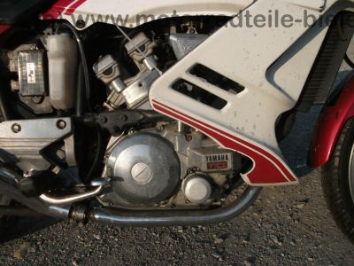Yamaha_XZ_550_S_11U_weiss-rot_Verkleidung_Gepaecktraeger_Koffertraeger_orig__Auspuff_11H_-_14711_-_wie_XZ_400_D_24R_11V_11J_11K_77.jpg