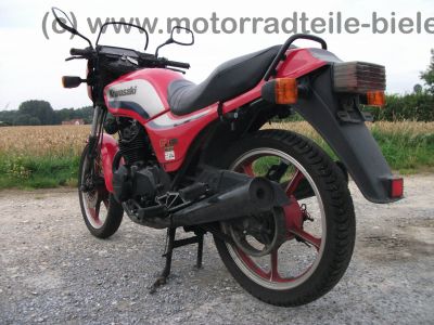 Kawasaki_GPZ_305_BD_rot_Tankbeulen_Belt_Drive_Twin_-_wie_KZ_Z_GPZ_CSR_250_305_400_440_A_B_C_D_LTD_2.jpg