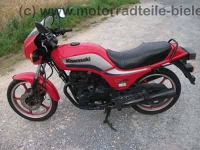 Kawasaki_GPZ_305_BD_rot_Tankbeulen_Belt_Drive_Twin_-_wie_KZ_Z_GPZ_CSR_250_305_400_440_A_B_C_D_LTD_5.jpg
