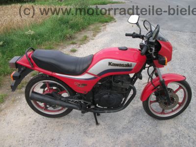 Kawasaki_GPZ_305_BD_rot_Tankbeulen_Belt_Drive_Twin_-_wie_KZ_Z_GPZ_CSR_250_305_400_440_A_B_C_D_LTD_52.jpg