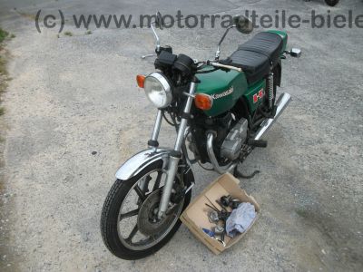 Kawasaki_KZ_250_A_TWIN_gruen_original_Auspuff_-_wie_Z_KZ_GPZ_CSR_250_305_400_440_A_B_C_D_E_LTD_TWIN_4.jpg