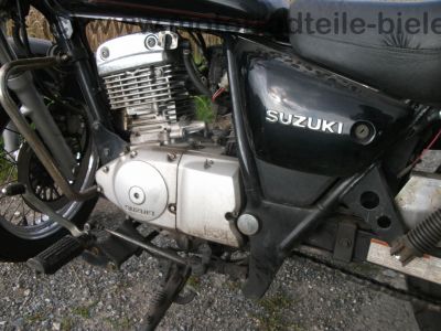 Suzuki_GZ_125_Marauder_schwarz_Crash_Motor_OK_Sissy-Bar_Packtaschenhalter_SB_-_wie_GN_DR_125_16.jpg