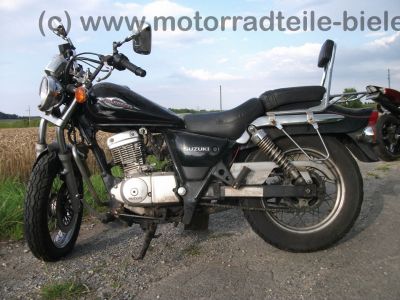 Suzuki_GZ_125_Marauder_schwarz_Crash_Motor_OK_Sissy-Bar_Packtaschenhalter_SB_-_wie_GN_DR_125_47.jpg