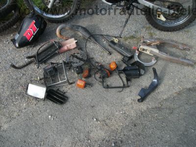 Yamaha_DT_80_LC_2_LC_II_53V_Cross_Motor_2RA_Vergaser_3WC_Raeder_DT_125_4BL_-_wie_RD_DT_50_80_125_LC_1_2_I_II_13.jpg