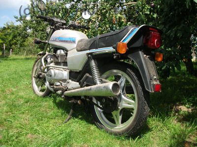 Honda_CB_250_N_silber_blau_TOP_ORIGINAL_Scheunenfund_-_wie_CMX_CM_CB_250_400_450_C_T_N_2.jpg