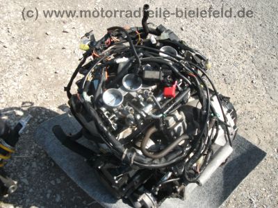 Suzuki_GSX-R_GSXR_750_600_K6_K7_zerlegt_-_Motor_Hinterrad_Schwinge_Verkleidung_etc__11.jpg