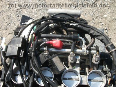 Suzuki_GSX-R_GSXR_750_600_K6_K7_zerlegt_-_Motor_Hinterrad_Schwinge_Verkleidung_etc__26.jpg
