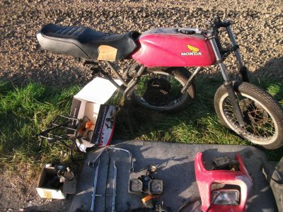 Honda_CB_250_RS_rot_MC02_zerlegt_Motor_demontiert_Neuteile_-_wie_XL_CL_250_R_S_MD03_MD04_MD06_Deluxe_16.jpg