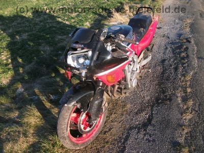 Honda_CBR_600_F_rot-schwarz_25kW_PC23_Sturz_-_wie_PC19_CBR_1000_F_SC21_SC24_18.jpg