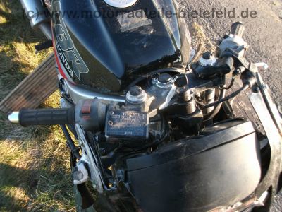 Honda_CBR_600_F_rot-schwarz_25kW_PC23_Sturz_-_wie_PC19_CBR_1000_F_SC21_SC24_33.jpg