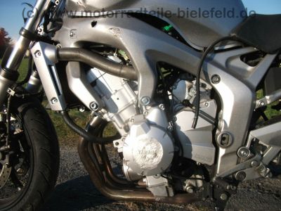 Yamaha_FZ6-N_RJ07_silber_Crash_-_wie_YZF_FZS_600_1000_FZ6_Fazer_S2_YZF-R6_FZ1-N_FZ1-S_RJ_02_03_05_09_14_6.jpg