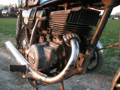 Suzuki_GT_185_blau_2-Takt_Wrack_Auspuff_Motor_original_-_wie_GP_GT_125_200_X5_250_X7_80.jpg