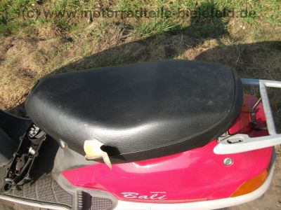 Honda_SJ_50_Bali_AF32_rot_EZ_95_2-Takt_Roller_49_ccm_3kw_50_kmh_16.jpg