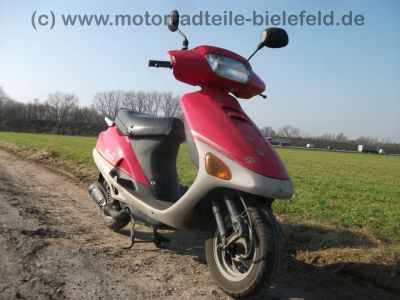 Honda_SJ_50_Bali_AF32_rot_EZ_95_2-Takt_Roller_49_ccm_3kw_50_kmh_40.jpg