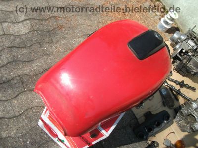Suzuki_GS_550_E_rot-weiss_zerlegt_orig__Tank_-_wie_GS_400_500_750_D_E__86.jpg
