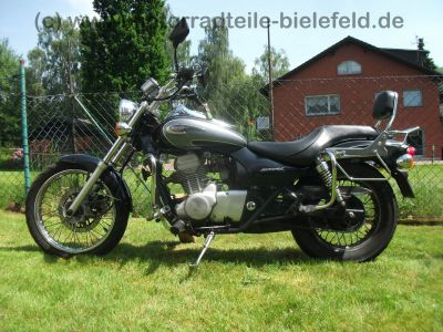 Kawasaki_BN_125_A_Eliminator_EZ_03_schwarz-silber_Sturzbuegel_Sissy-Bar_Gepaecktraeger_-_wie_EL_250_252_A_B_Eli_69.jpg