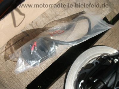 Honda_CBX_650_E_RC13_blau_2__75PS_Motor_Extras_Zubehoer_neuer_Auspuff_-_wie_CBX_550_750_F_F2_28.jpg