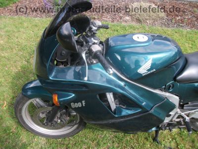 Honda_CBR_600_F_PC19_gruen_Sitzbank_neu_Sonderverkleidung_vorn_-_wie_PC23_CBR_1000_F_SC21_81.jpg
