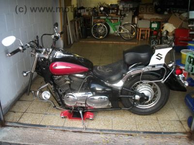 Suzuki_VL_800_Intruder_LC_VOLUSIA_Crash_Gepaecktraeger_mit_Koffer-System_-_wie_VS_VZ_VX_600_700_750_800_Marauder__80.jpg