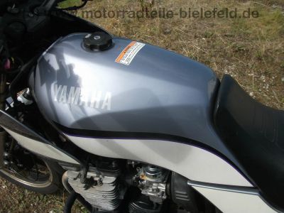 Yamaha_XJ_600_3KN_grau-weiss_49kW_67PS_Original-Verkleidung_hohe_Scheibe_Koffer-Traeger_-_wie_51J_XJ_550_650_700_750_900_17.jpg