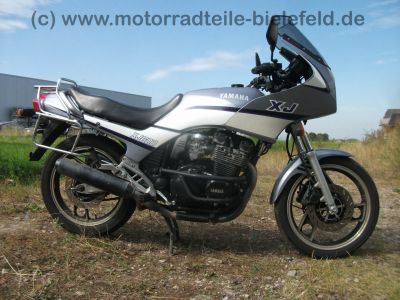 Yamaha_XJ_600_3KN_grau-weiss_49kW_67PS_Original-Verkleidung_hohe_Scheibe_Koffer-Traeger_-_wie_51J_XJ_550_650_700_750_900_53.jpg