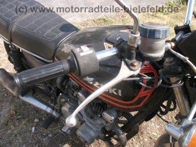 Suzuki_GS_550_E__original_schwarz-rot_Gepaeck-Traeger_-_wie_GS_400_500_750_D_E_L_T_36.jpg