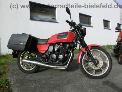 Kawasaki_GT_550_rot_2x_Koffer_motad_Auspuff_4in1_Sturzbuegel_KZ_550_GT_Kardan-Tourer_-_wie_KZ_Z_GPZ_400_500_550_750_1100_J_E_UT_GT_36.jpg