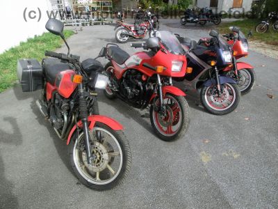 Kawasaki_GT_550_rot_2x_Koffer_motad_Auspuff_4in1_Sturzbuegel_KZ_550_GT_Kardan-Tourer_-_wie_KZ_Z_GPZ_400_500_550_750_1100_J_E_UT_GT_6.jpg