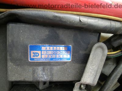 Honda_VF_400_F_NC13_nackt_mit_orig__Auspuff_HM_KE7_K_-_wie_VT_500_E_PC11_VF_500_F_F2_PC12_VF_750_F_RC15_17.jpg