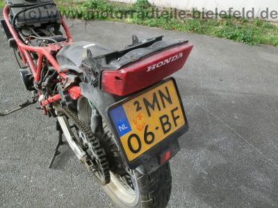 Honda_VF_400_F_NC13_nackt_-_wie_VT_500_E_PC11_VF_500_F_F2_PC12_VF_750_F_RC15_15.jpg