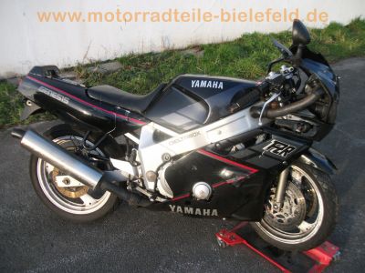 Yamaha_FZR_600_3HE_schwarz-grau_Doppel-Scheinwerfer_crash_Motor_OK_31.jpg