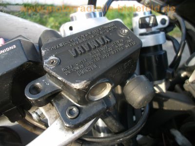 Yamaha_FZR_600_3HE_schwarz-grau_Doppel-Scheinwerfer_crash_Motor_OK_53.jpg
