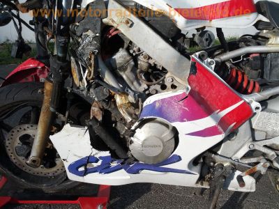 Honda_CBR_600_F_PC25_rot-weiss_CRASH_Hinterrad_7-Speichen_ENKEI_17_x_4_50_-_Auspuff__HM_MV9_E1_22.jpg