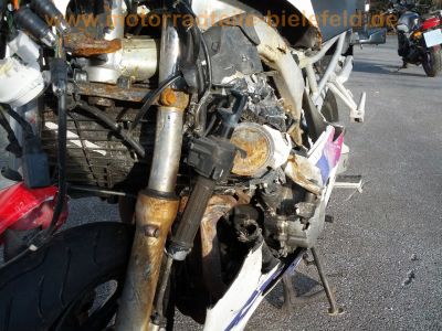 Honda_CBR_600_F_PC25_rot-weiss_CRASH_Hinterrad_7-Speichen_ENKEI_17_x_4_50_-_Auspuff__HM_MV9_E1_26.jpg