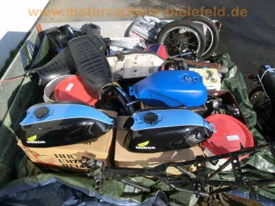 Honda_CB_250_RS_MC02_DELUXE_Ersatzteile_spares_spare_parts_Neuteile_Tank_Motor_Auspuff_Sitz_etc__7.jpg