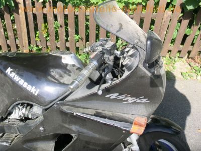Kawasaki_GPZ_1000_RX_grau_Seitenschaden_ZXT00A_Extras_-_wie_ZX-10_ZXT00B_GPZ_900_750_R_ZX_900_A_95.jpg