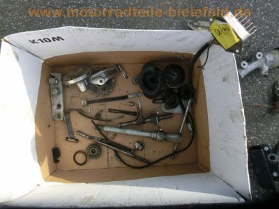 Kawasaki_KZ_650_B_Ersatz-Teile_spares_spare_parts_-_Sitzbank_Zylinder-Kopf_Vergaser_51.jpg