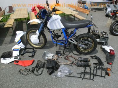 Honda_NX_650_Dominator_RD02_weiss_Hauptstaender_GIVI_Koffer-Traeger_-_wie_XR_SLR_FMX_650_RD06_RD08_RD09_Vigor_83.jpg