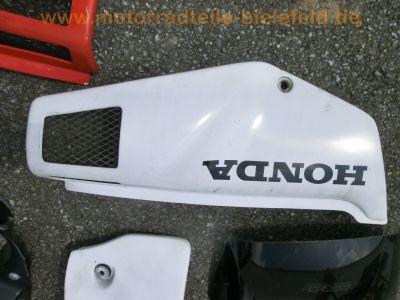 Honda_NX_650_Dominator_RD02_weiss_Hauptstaender_GIVI_Koffer-Traeger_-_wie_XR_SLR_FMX_650_RD06_RD08_RD09_Vigor_84.jpg